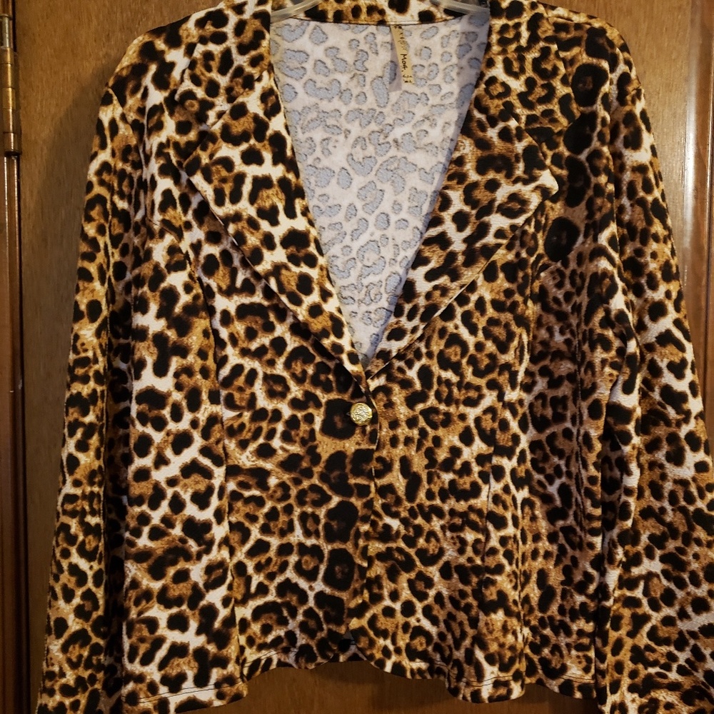 Short leopard blazer